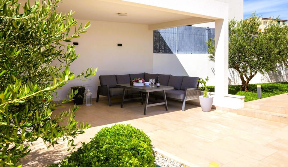 Patio, Garden, Other, Seating area, Garden view, Lunch, Dinner, fireplace