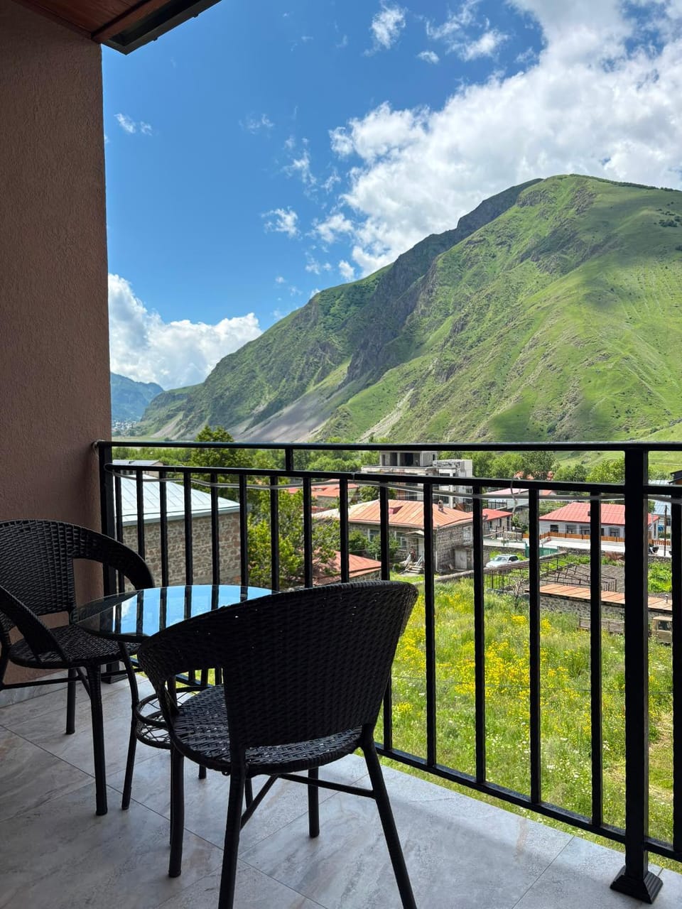 Spring, Day, Natural landscape, View (from property/room), Balcony/Terrace, Dining area, Mountain view