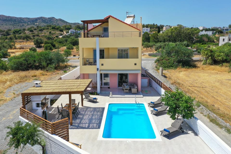 Property building, BBQ facilities, Balcony/Terrace, Swimming pool