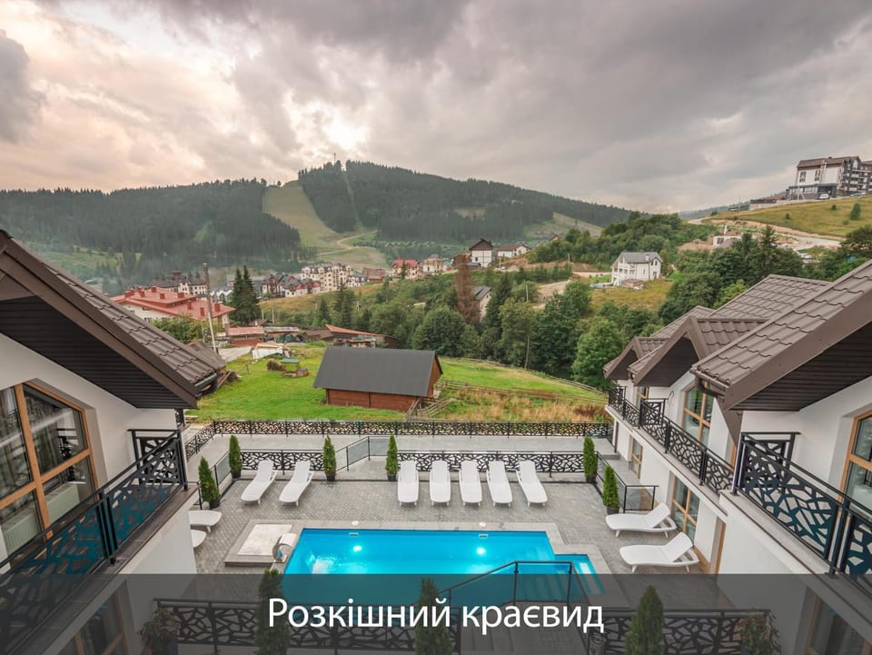 Mountain view, Pool view