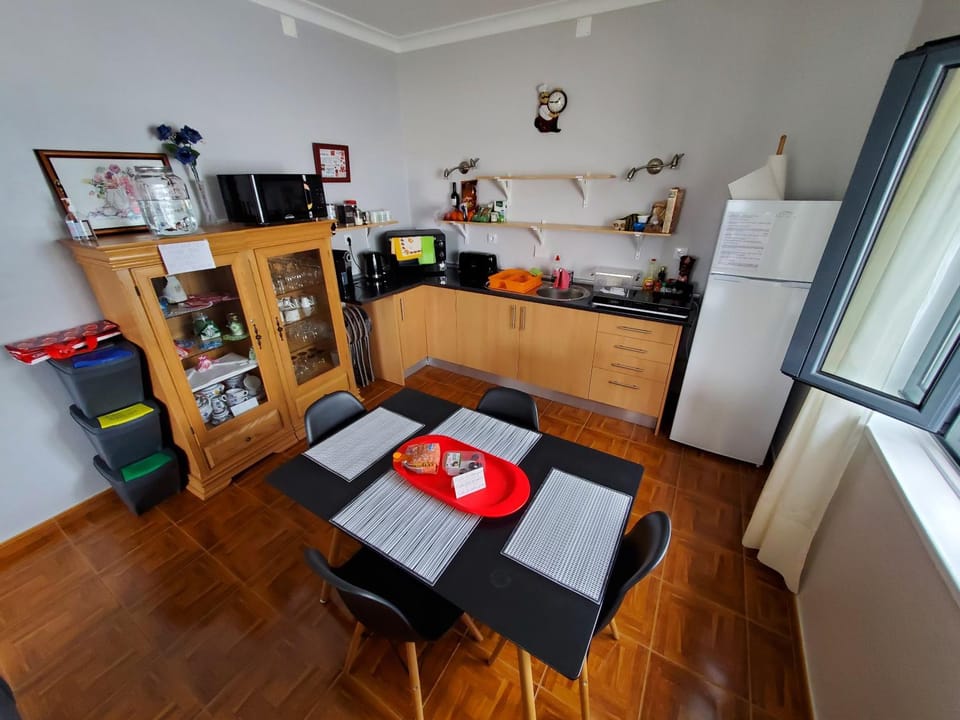 Coffee/tea facilities, Kitchen or kitchenette, Kitchen or kitchenette, Dining area, minibar, pet friendly, stove, toaster