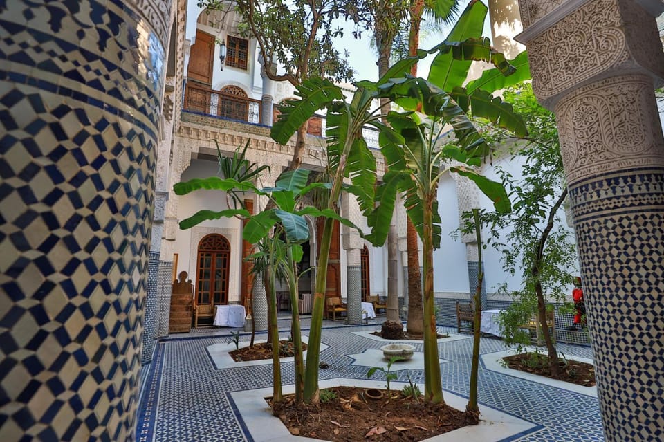 Property building, Restaurant/places to eat, Breakfast