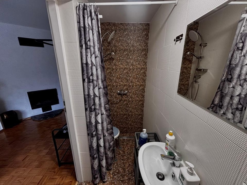 Shower, Bathroom, towels