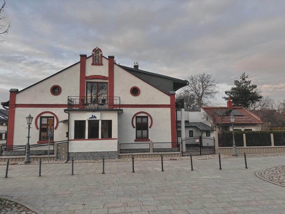 Property building, Day, Landmark view