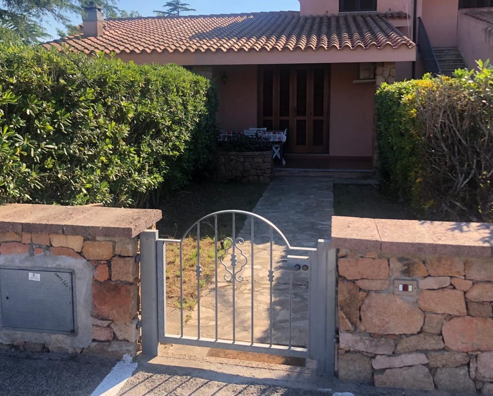 Facade/entrance, Garden