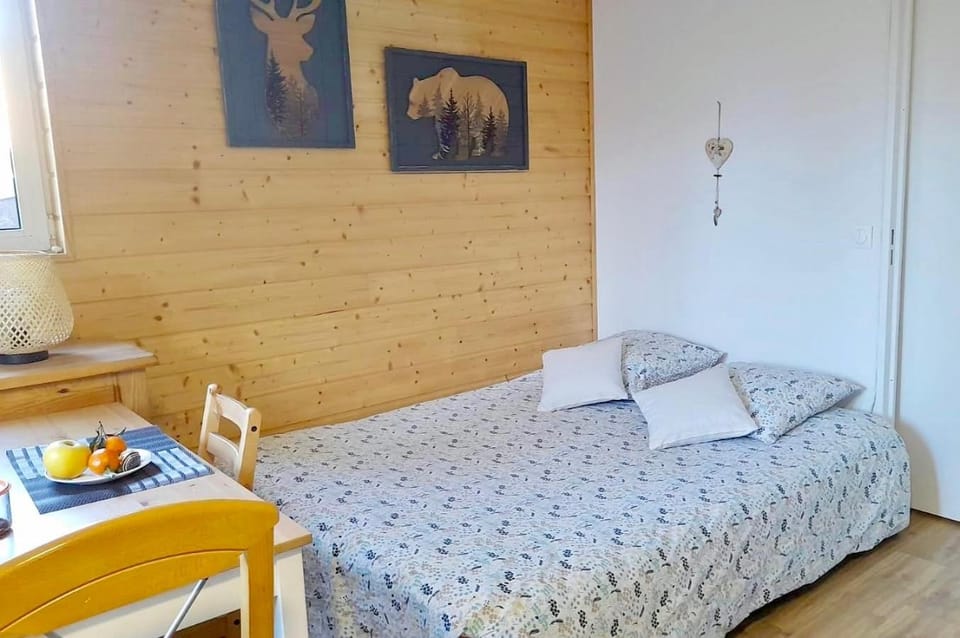 Bed, Living room