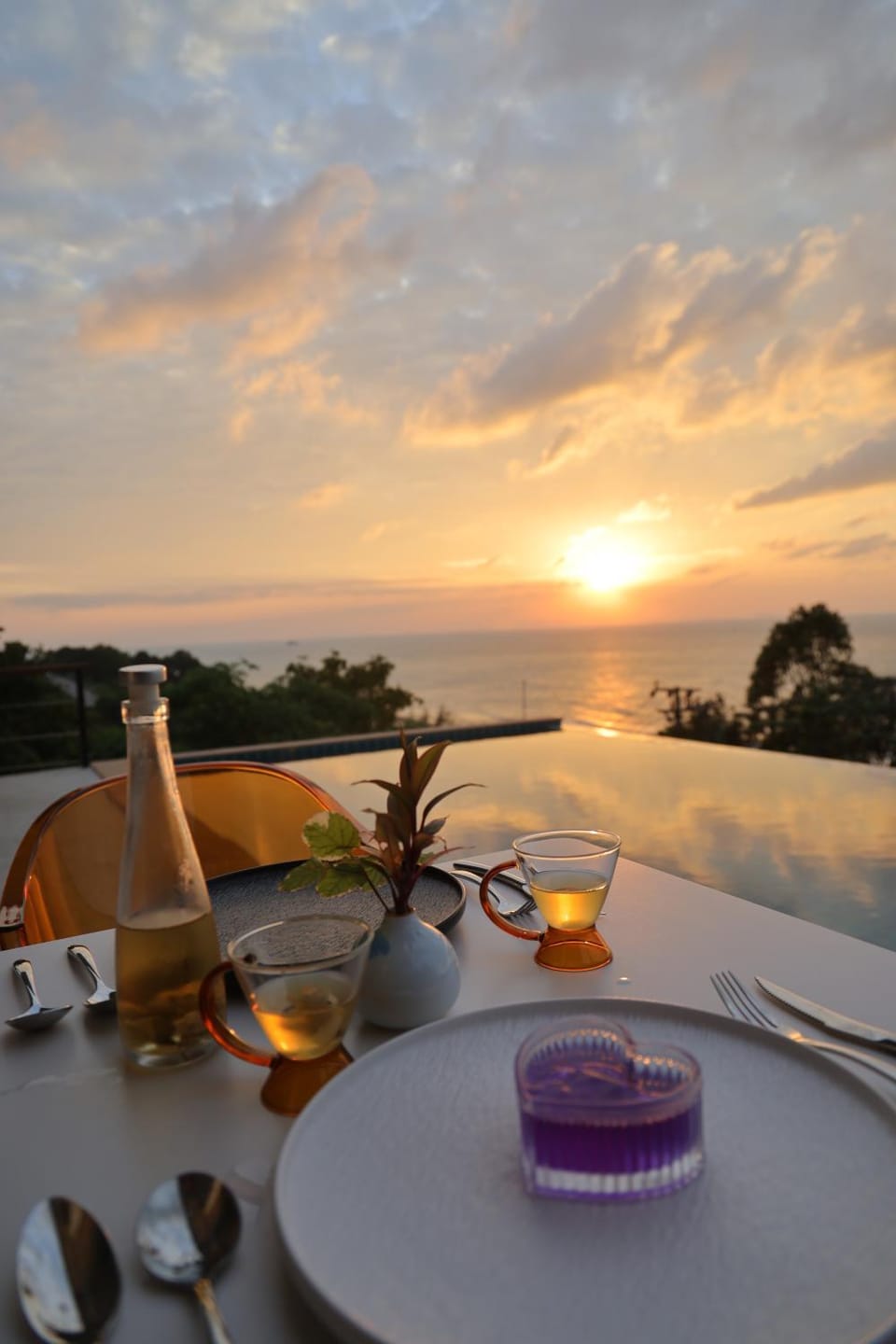 Day, Natural landscape, Balcony/Terrace, Food and drinks, Dining area, Sea view, Drinks, Alcoholic drinks, Sunset