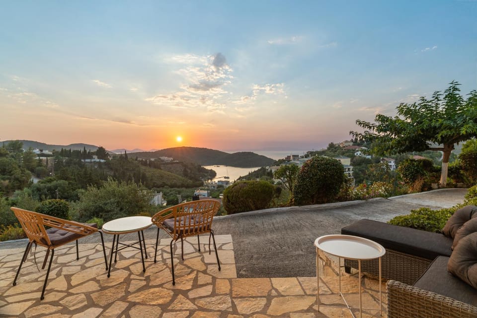 Nearby landmark, Natural landscape, View (from property/room), Balcony/Terrace, Sea view, Sunset