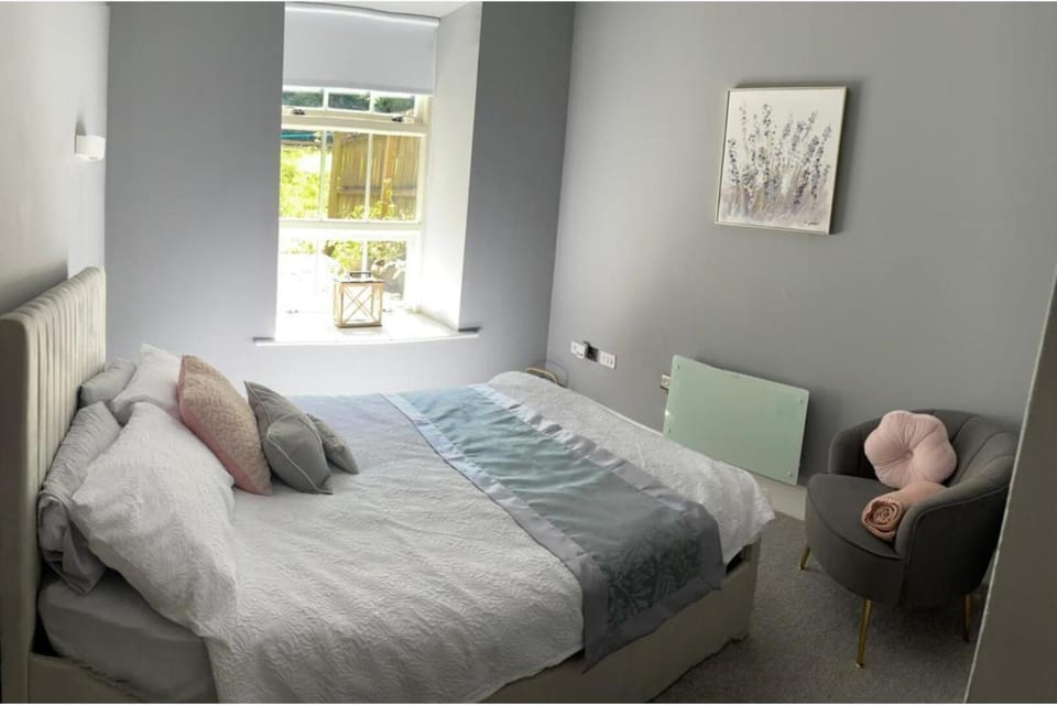 2 Bed Woodland Retreat - Pets Welcome - Garden Apartment in Craven District