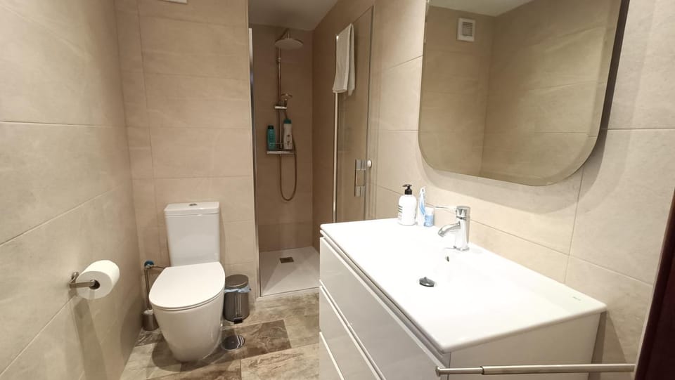 Shower, Toilet, Bathroom
