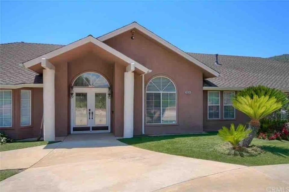 Private mountain retreat with pool and mini-golf House in Oakhurst