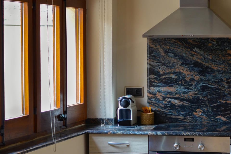 Coffee/tea facilities, Kitchen or kitchenette, Communal kitchen