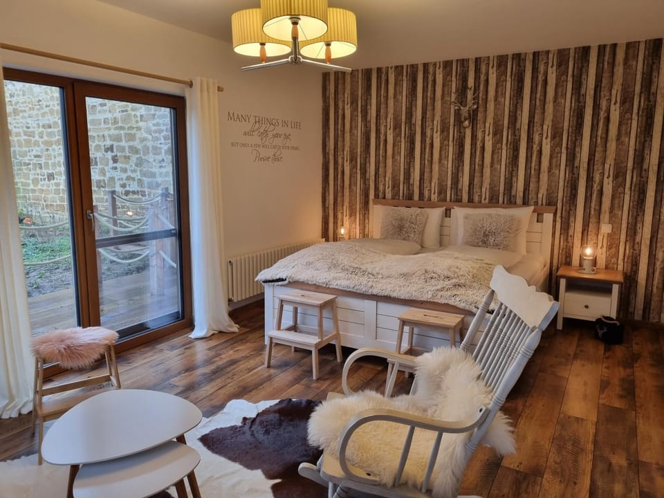 Bed, Photo of the whole room