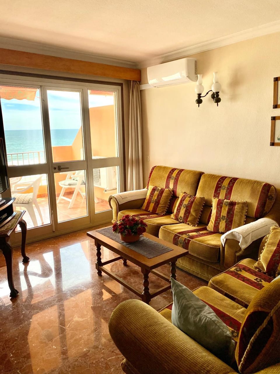 Living room, air conditioner