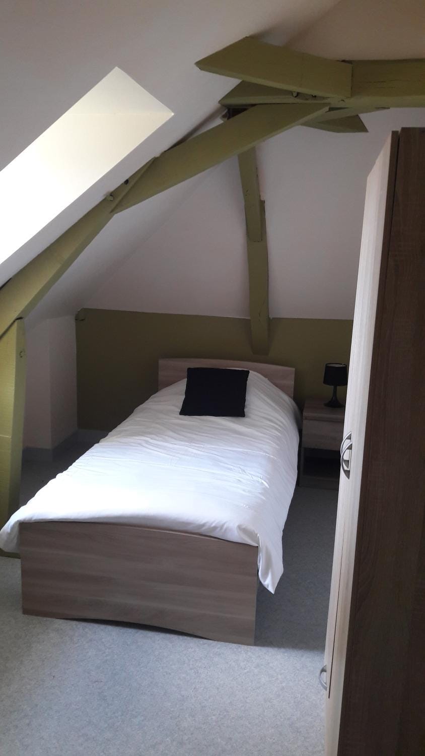Bed, Photo of the whole room, Family