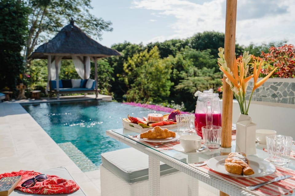 Patio, Swimming pool, Swimming pool, Breakfast
