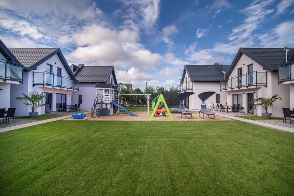 Property building, Day, Natural landscape, Children play ground, Garden, Garden view