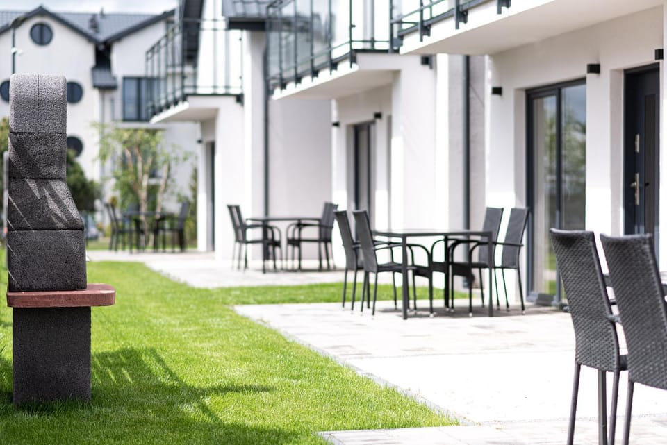 Patio, Spring, Day, BBQ facilities, Garden