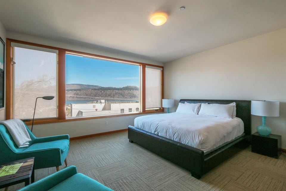 Columbia River Gorge View FOUR Condo House in Hood River
