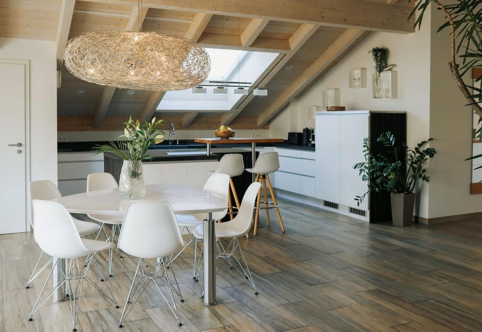 Dining area, kitchen