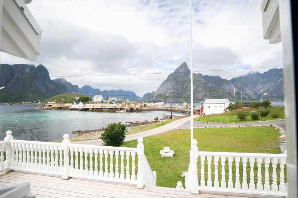 Property building, Nearby landmark, Day, Natural landscape, Mountain view, Sea view