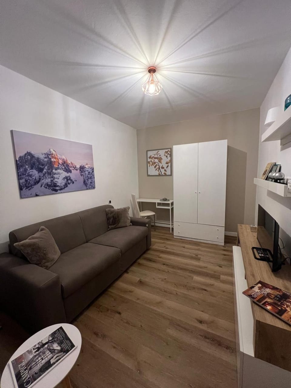 DOLOMIA APARTMENTS PINZOLO vicino alle funivie Apartment in Pinzolo