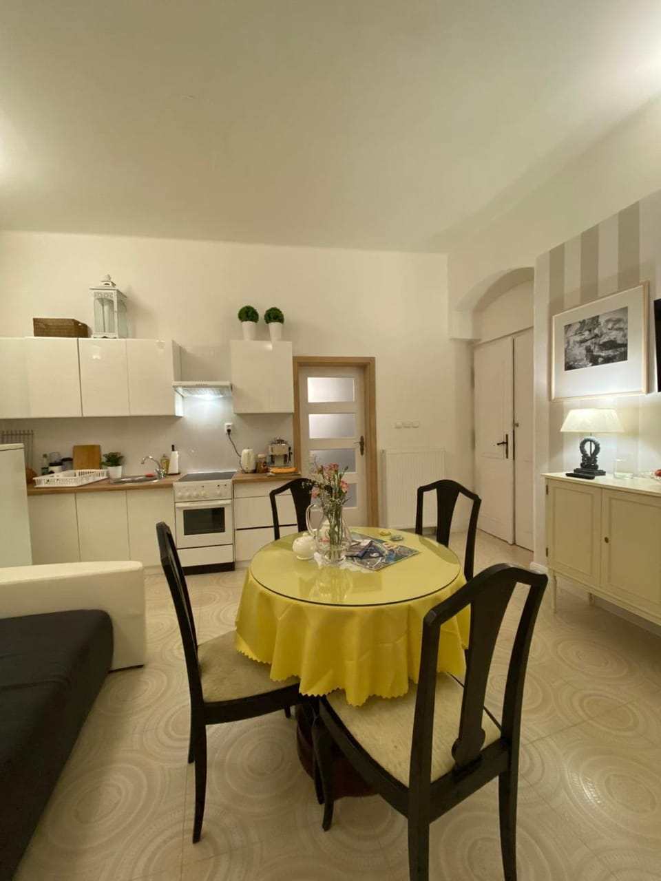 Kitchen or kitchenette, Living room