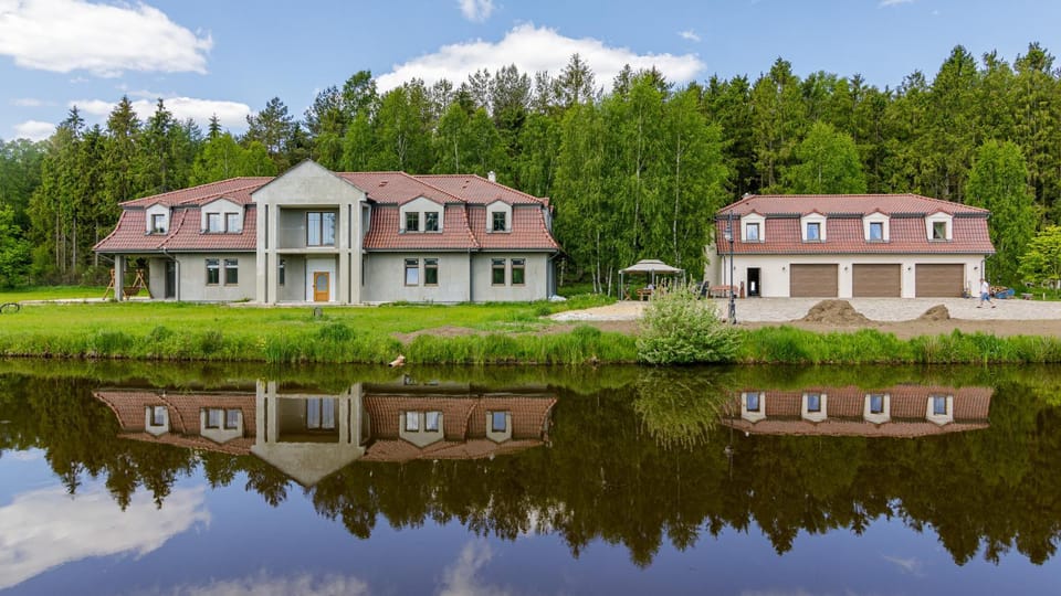 Property building, Neighbourhood, Lake view