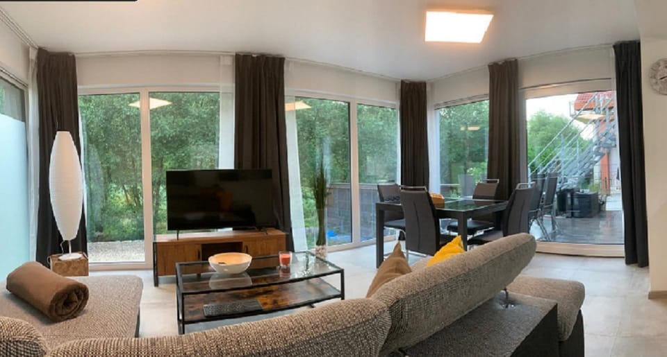 Living room, Seating area, Dining area