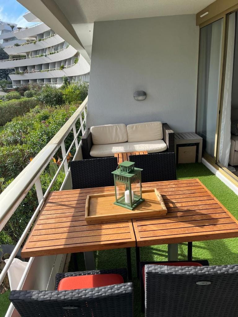Balcony/Terrace, Garden view