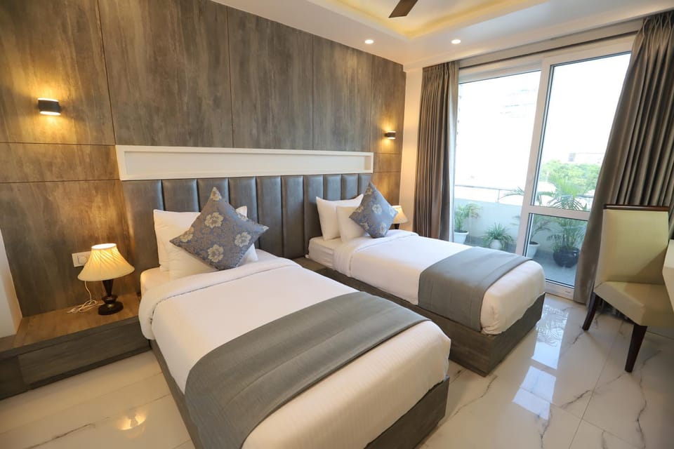 Bed, Living room, Photo of the whole room, Bedroom