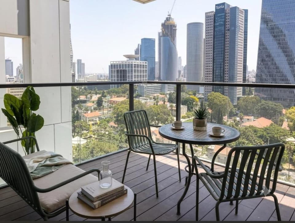 Sarona Summit - Luxury & Spacious 3BD with parking & Balcony Apartment in Tel Aviv-Yafo