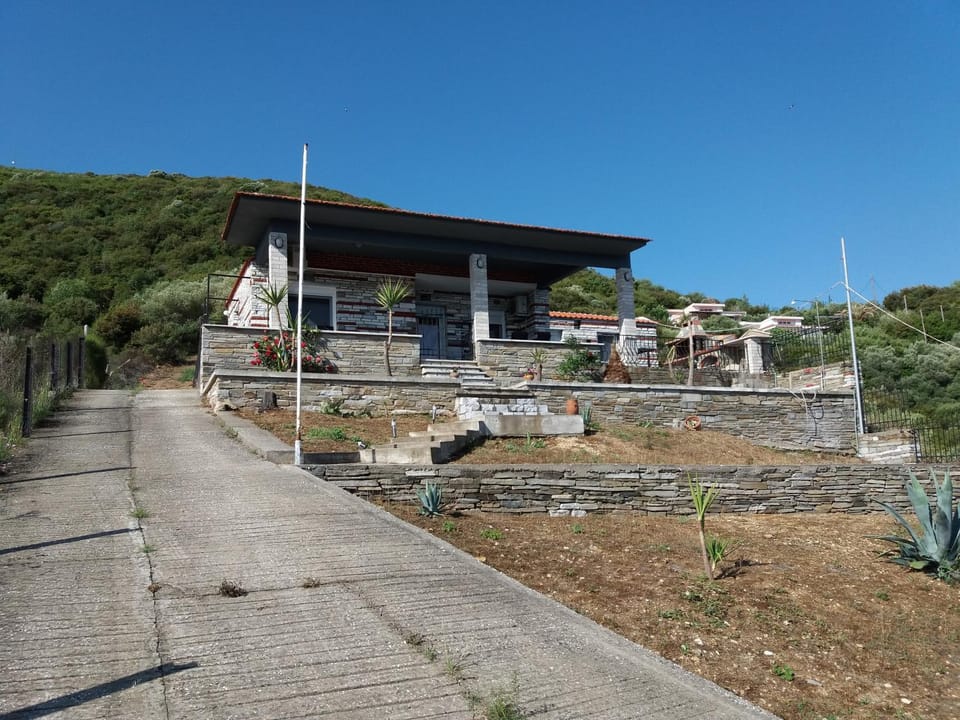 Property building, Day, Natural landscape, Garden view, Mountain view
