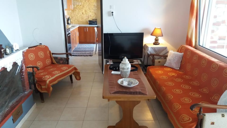 TV and multimedia, Living room, Photo of the whole room, Seating area, flat iron