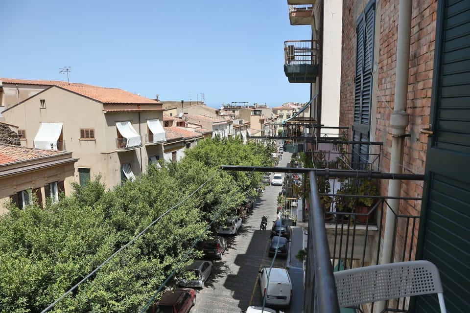 Neighbourhood, Balcony/Terrace, City view, Street view