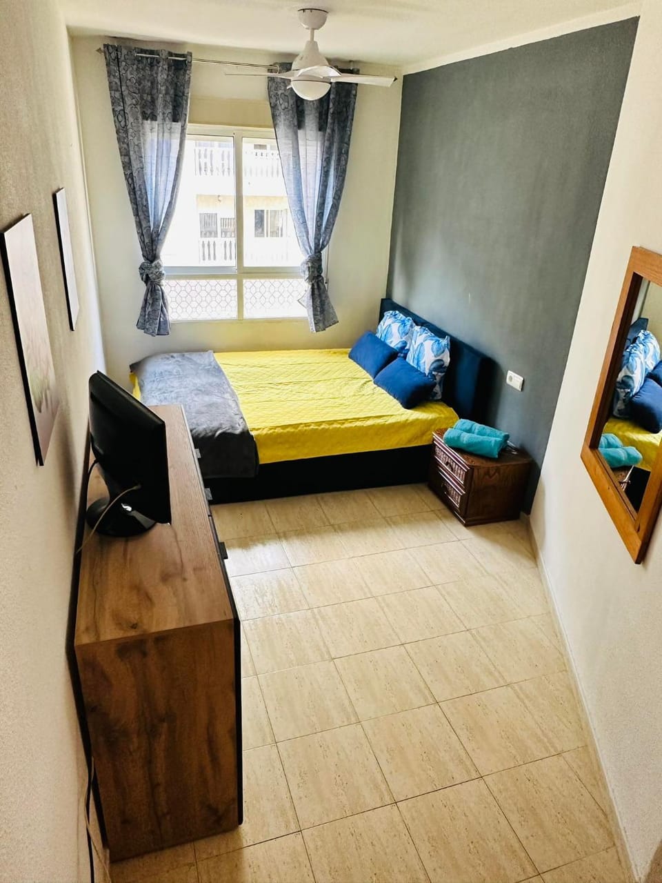 Bed, Photo of the whole room, Bedroom, towels