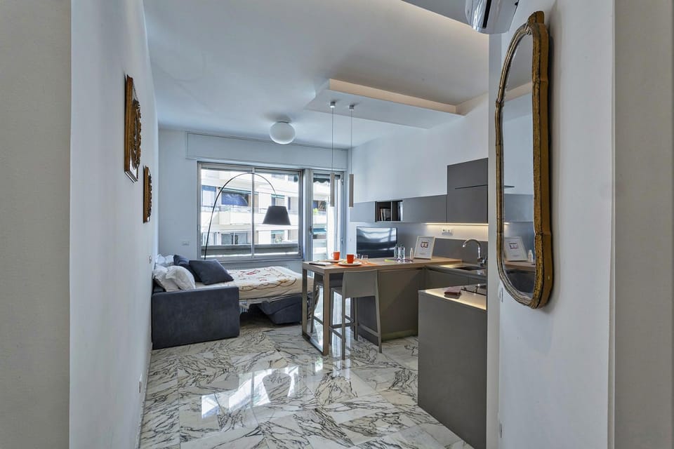 Communal lounge/ TV room, Living room