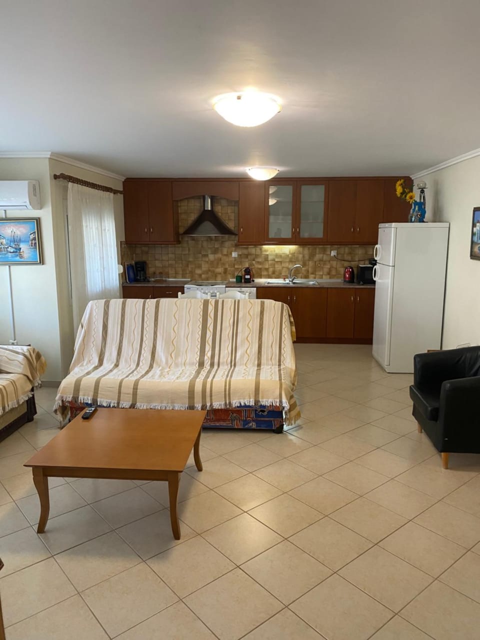 Kitchen or kitchenette, Seating area