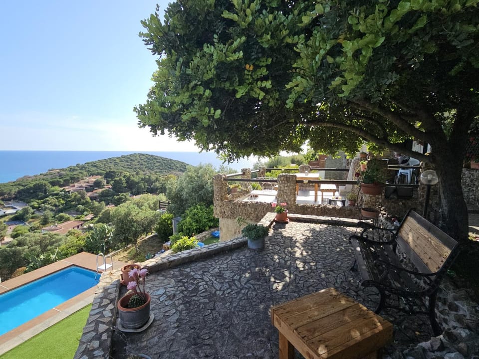 Day, Natural landscape, View (from property/room), Pool view, Sea view, Swimming pool
