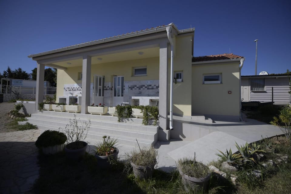 MALI NORDSEE Mobilehomes , Glamping & Caravan Campground/ 
RV Resort in Šibenik-Knin County, Croatia