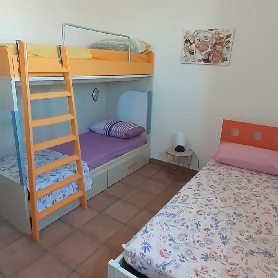 Bed, bunk bed