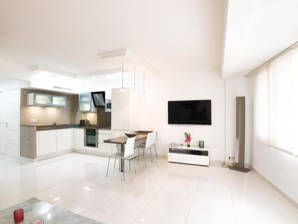 TV and multimedia, Photo of the whole room, kitchen
