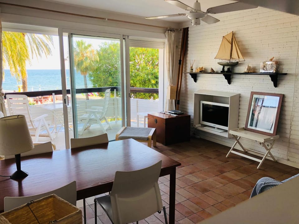Living room, Beach
