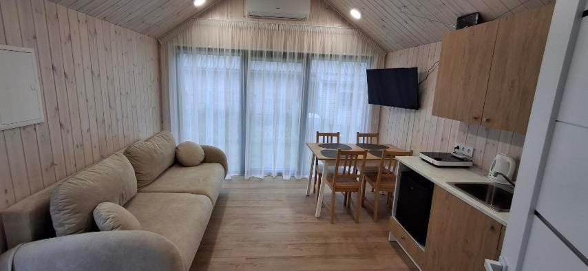 TV and multimedia, Living room, Seating area, Dining area