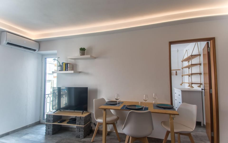 TV and multimedia, Living room, Dining area