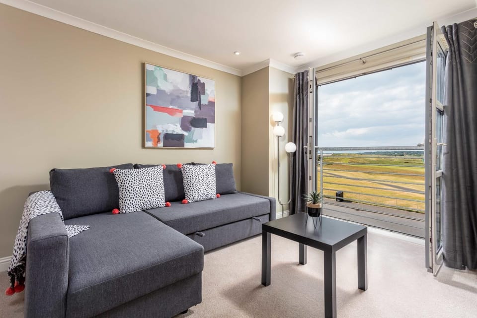 Natural landscape, View (from property/room), Balcony/Terrace, Living room, Seating area