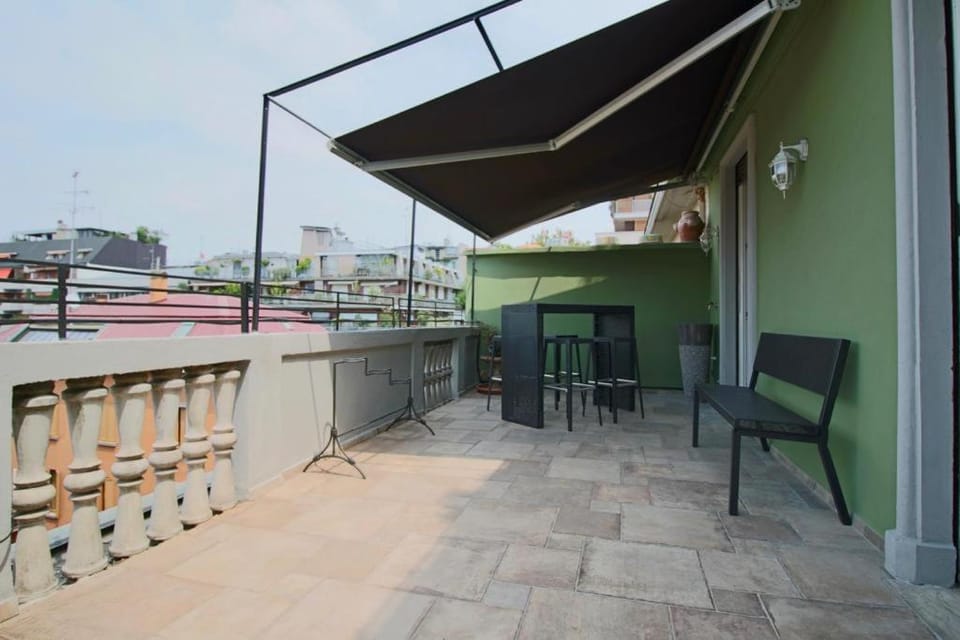 Lacaralele1 Apartment in Milan