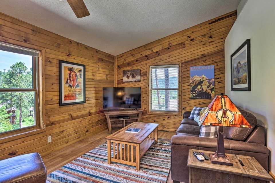 Keystone Escape w/ Amazing Mt Rushmore View! House in Keystone