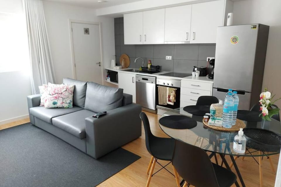 Coffee/tea facilities, Kitchen or kitchenette, Living room, Seating area, Dining area, Communal kitchen, dishwasher, minibar, oven, stove, toaster