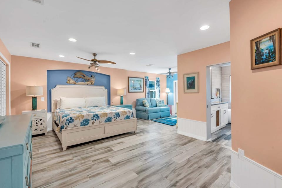 Heated Pool & Spa Home on a Scenic, Gulf Access Canal -Close to Bonita Beach! House in Bonita Springs